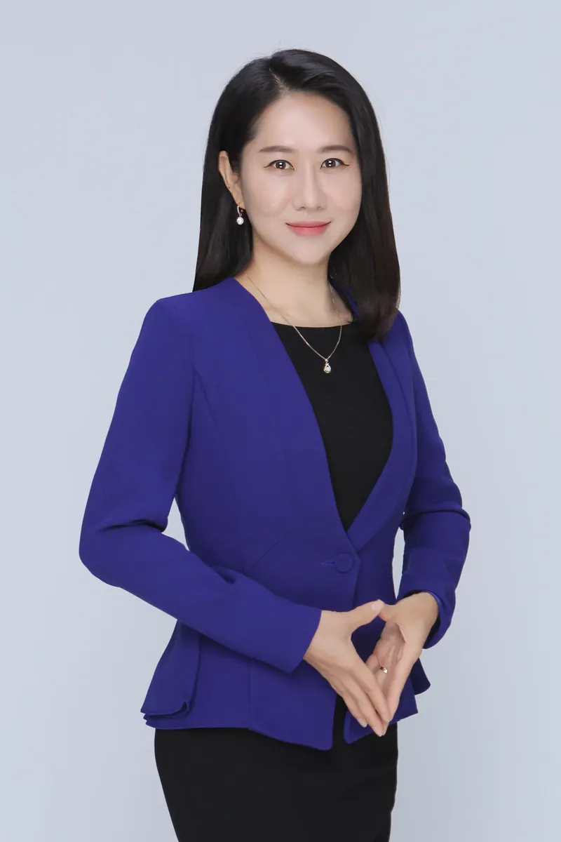 수지본점 김영선 세무사의 전신 프로필 사진